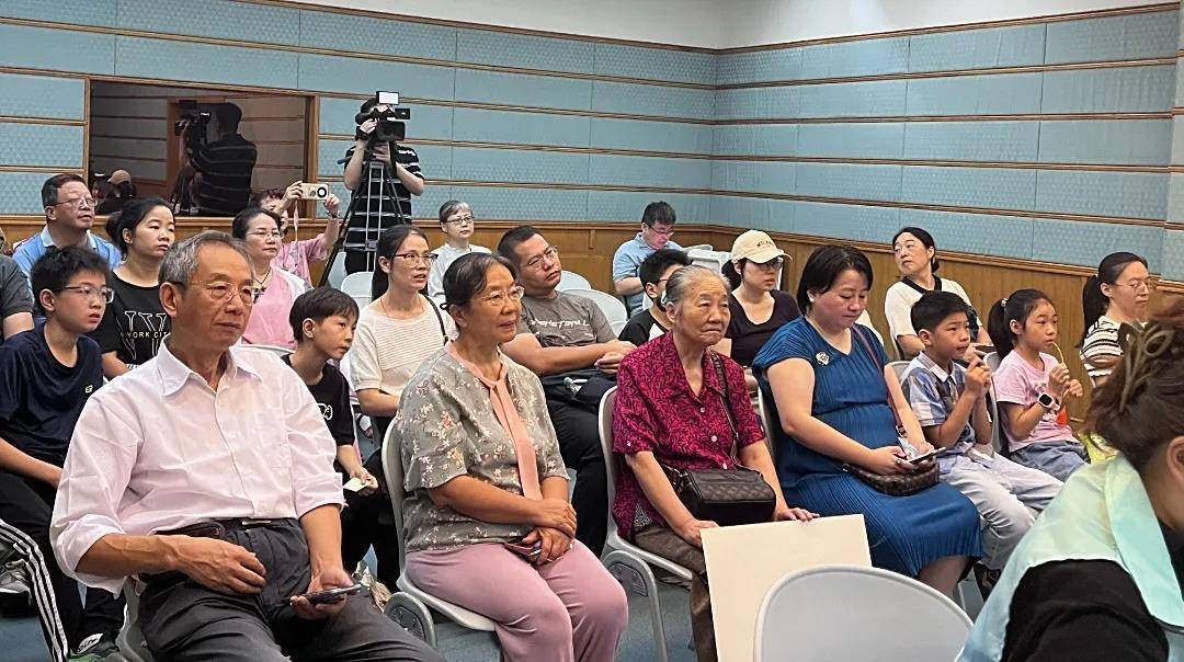书馆20余场文化活动陪伴读者度假AG真人中秋寻趣书揽月华!武汉图(图4) 书馆20余场文化活动陪伴读者度假AG真人中秋寻趣书揽月华!武汉图(图4)