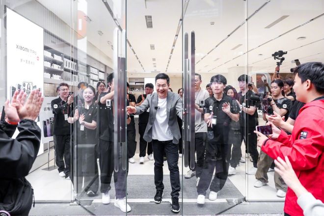 a 研发机器人项目；国内发布「脑机接口标准」 极客早知道AG真人app小米17开售5分钟破国产机销售纪录；Met(图1)